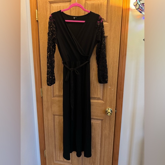 Zattcas Black Long Sleeve Maxi Dress with Lace Sleeves - Picture 4 of 7